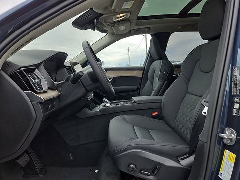 New 2026 Volvo XC90 B5 Plus image 11