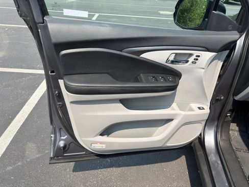 Used 2023 Honda Ridgeline RTL-E image 11