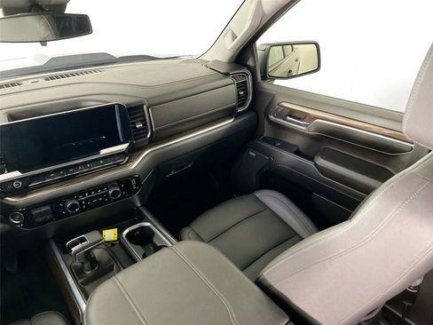 Used 2023 Chevrolet Silverado 1500 LT Trail Boss w/ Convenience Package II image 22