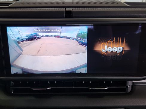 Used 2024 Jeep Wrangler Unlimited Sahara AWD/4WD image 19