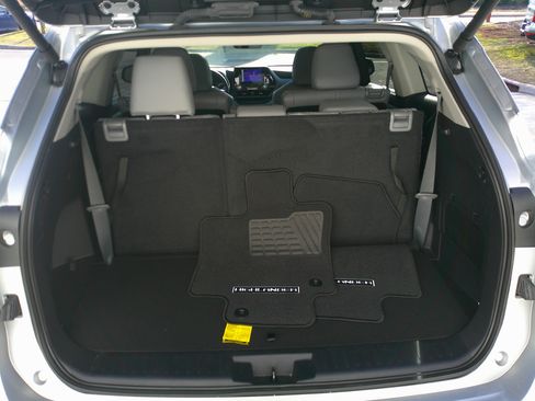 Used 2024 Toyota Highlander XLE image 34