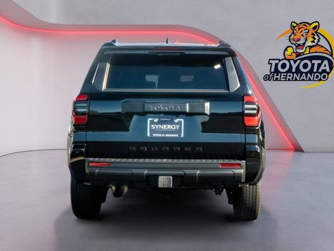 Used 2025 Toyota 4Runner SR5 AWD/4WD image 6