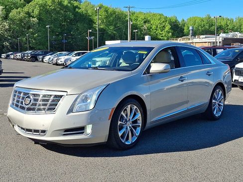 Used 2014 Cadillac XTS Luxury w/ Driver Awareness Package FWD image 3