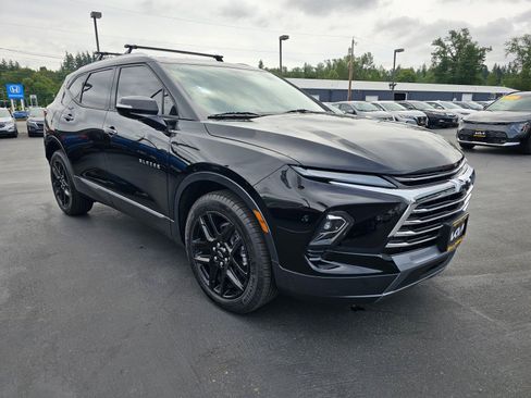 Used 2025 Chevrolet Blazer Premier w/ Driver Confidence II Package image 9