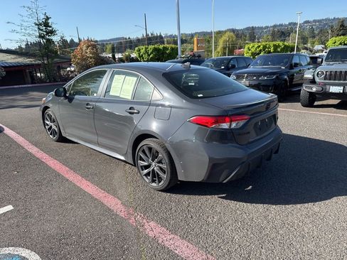 Used 2025 Toyota Corolla SE w/ SE Premium Package FWD image 5