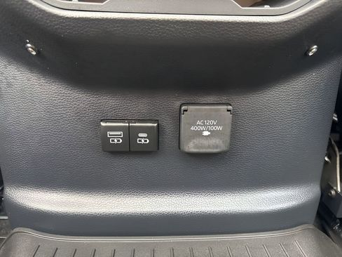 Used 2025 Toyota Tundra Limited AWD/4WD image 8