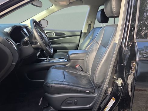 Used 2020 Nissan Pathfinder SV FWD image 9