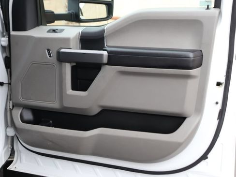 Used 2017 Ford F550 2WD Regular Cab Super Duty image 40