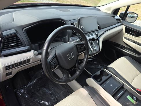 Used 2025 Honda Odyssey Elite image 9