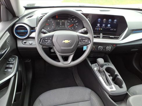 Certified 2025 Chevrolet Trax LS w/ LS Convenience Package image 11