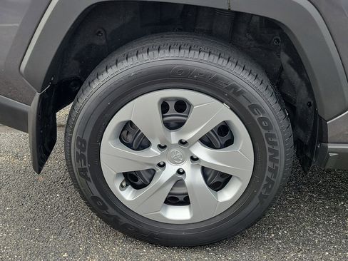 Used 2022 Toyota RAV4 LE image 5