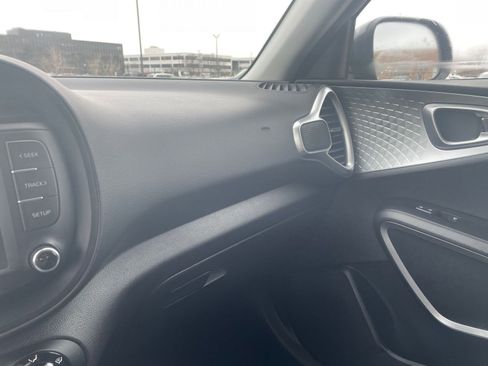 Used 2025 Kia Soul LX w/ LX Technology Package image 33