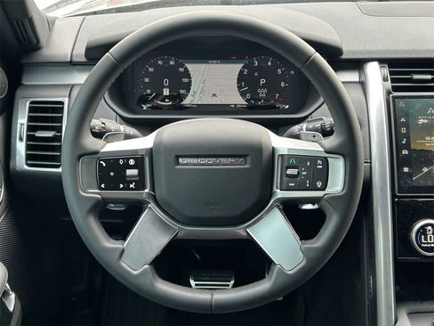 Used 2024 Land Rover Discovery S image 45