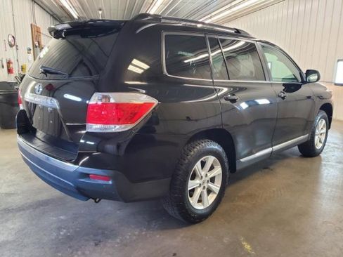 Used 2012 Toyota Highlander FWD w/ Tech Pkg image 3