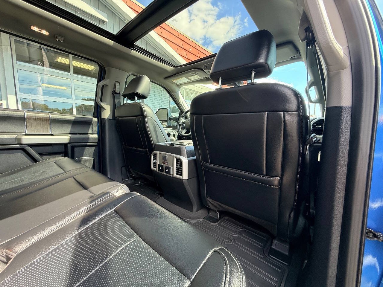 Used 2021 Ford F350 Lariat AWD/4WD image 40