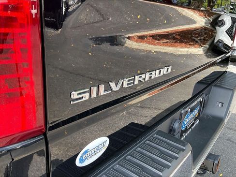 Used 2023 Chevrolet Silverado 1500 LT AWD/4WD image 9