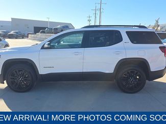 Used 2022 GMC Acadia SLT w/ Elevation Edition video 2