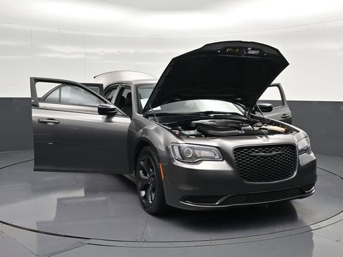 Used 2022 Chrysler 300 Touring w/ Sport Appearance Package RWD image 30