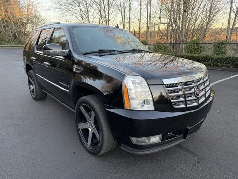 Used 2007 Cadillac Escalade AWD w/ Information Package image 3