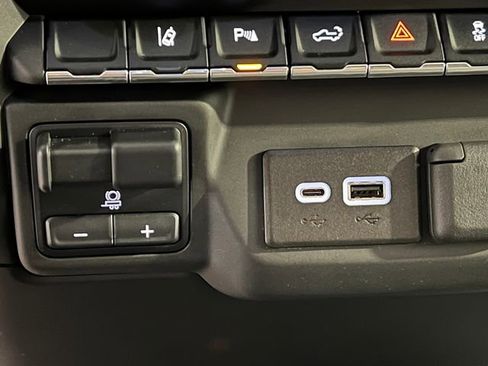 Used 2024 Chevrolet Silverado 2500 Custom w/ Custom Value Package image 29