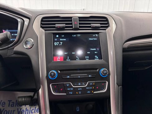 Used 2018 Ford Fusion SE w/ Fusion SE Technology Package FWD image 39