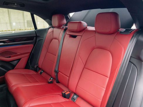 Certified 2025 Porsche Macan Electric image 24