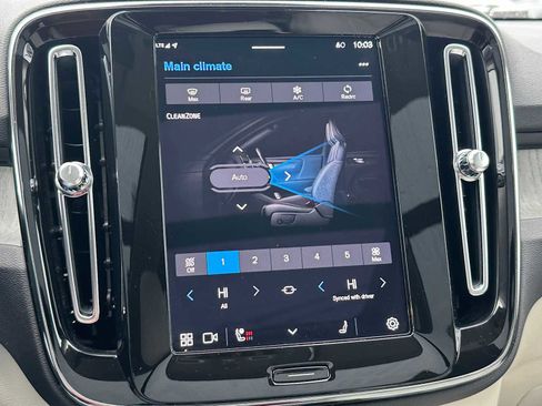 Certified 2023 Volvo XC40 B5 Plus w/ Protection Package Premier image 28