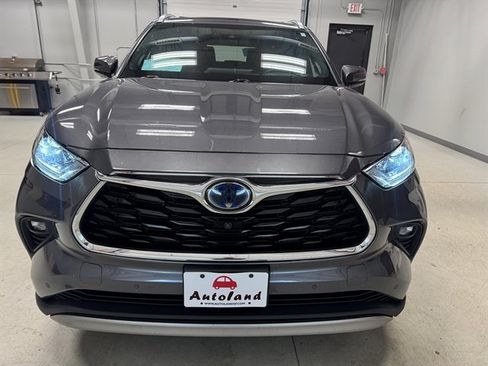Used 2021 Toyota Highlander Platinum image 2