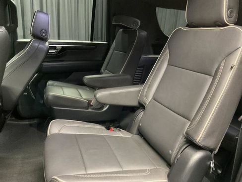 Used 2025 Chevrolet Suburban Premier AWD/4WD image 11