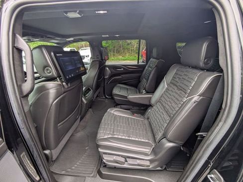 Used 2022 Cadillac Escalade ESV Premium Luxury Platinum AWD/4WD image 31