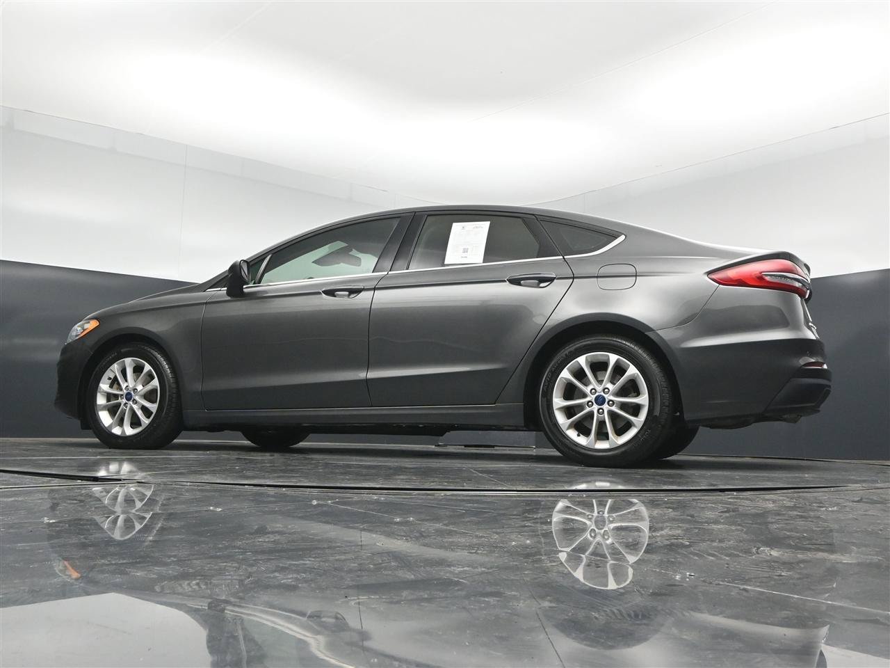 Used 2019 Ford Fusion SE FWD image 34