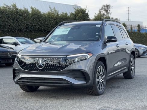 Used 2024 Mercedes-Benz EQB 300 4MATIC image 7