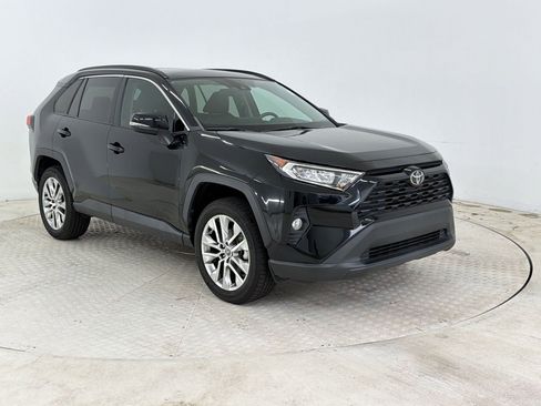 Used 2020 Toyota RAV4 XLE Premium FWD image 7