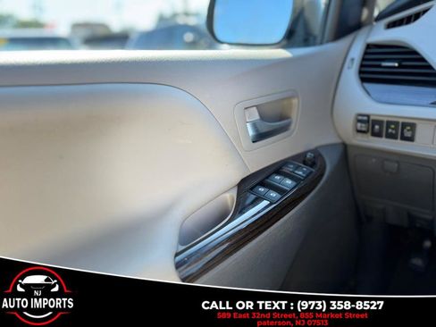 Used 2016 Toyota Sienna XLE Premium image 38