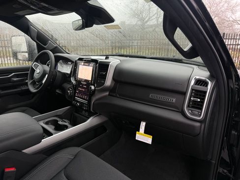 New 2026 RAM 1500 4x4 Crew Cab image 12