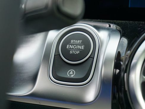 Used 2025 Mercedes-Benz GLB 250 image 27