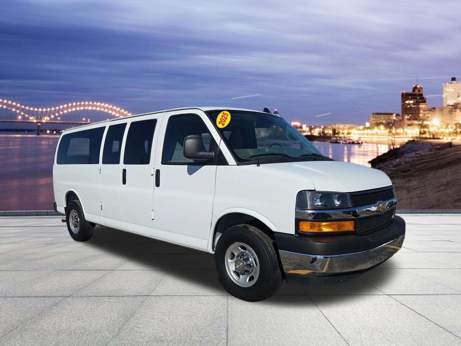 Used 2025 Chevrolet Express 3500 LT w/ LT Preferred Equipment Group RWD image 4