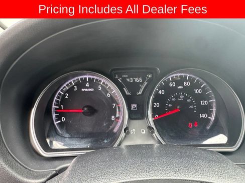 Used 2015 Nissan Versa SV FWD image 9