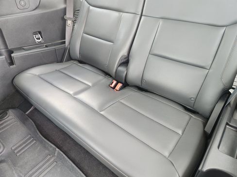 Used 2025 Ford Explorer Active w/ Active Comfort Package RWD image 36