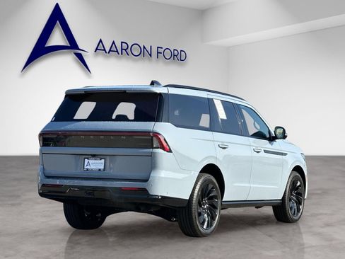 Used 2025 Lincoln Navigator Reserve w/ Jet Appearance Package AWD/4WD image 6