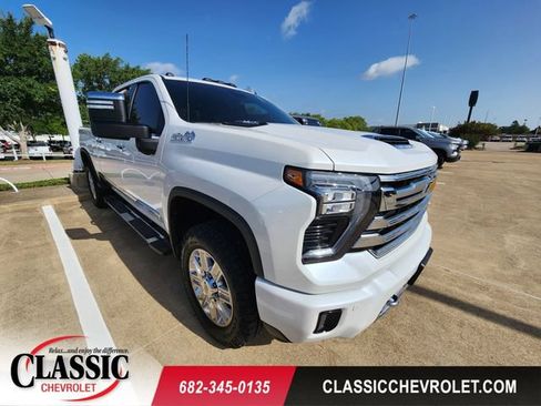 Used 2024 Chevrolet Silverado 2500 High Country w/ High Country Premium Package AWD/4WD image 1
