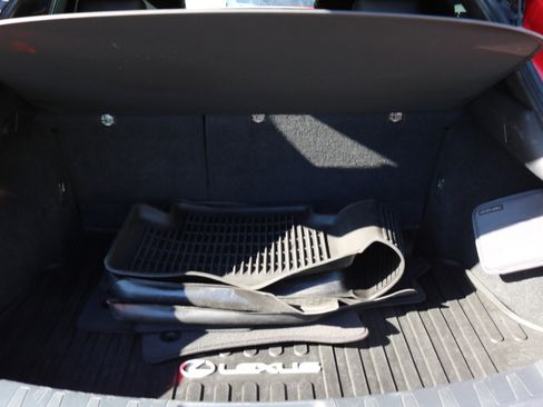 Used 2022 Lexus UX 200 image 23