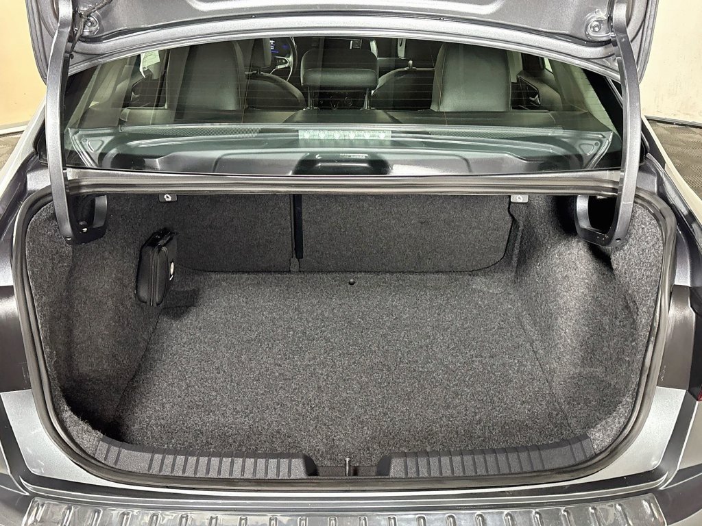 Used 2024 Volkswagen Jetta SE w/ Panoramic Sunroof Package FWD image 22