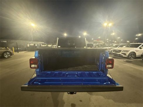 Used 2022 Jeep Gladiator Sport image 22