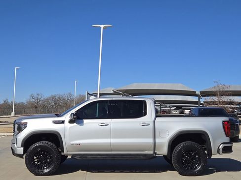 Used 2022 GMC Sierra 1500 AT4 w/ AT4 Premium Package AWD/4WD image 4