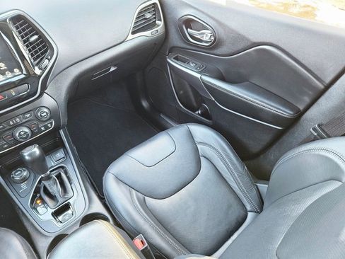 Used 2021 Jeep Cherokee Limited image 12