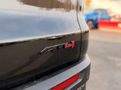 Used 2025 GMC Acadia AT4 w/ Luxury Package image 29