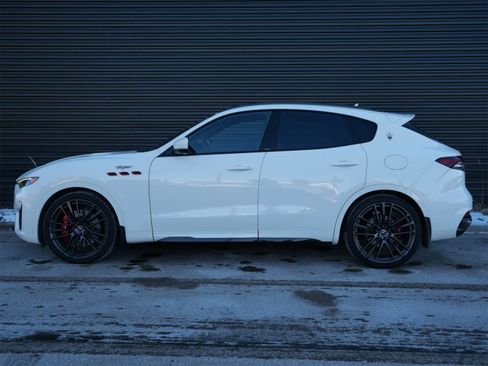 Used 2022 Maserati Levante Trofeo image 2