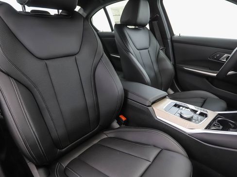 Used 2025 BMW 330i xDrive Sedan w/ Premium Package image 28