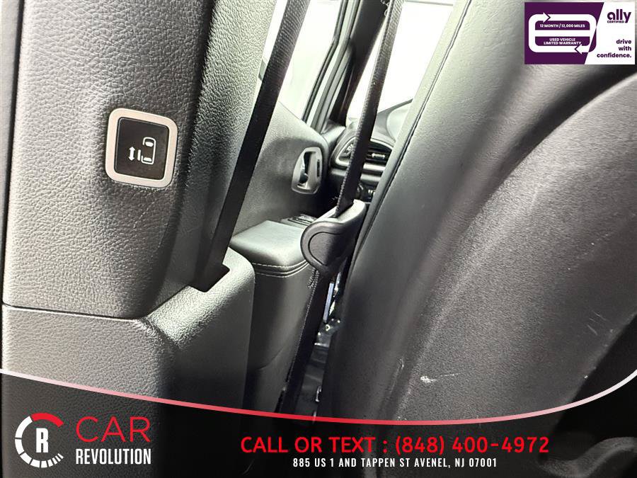 Used 2024 Chrysler Pacifica Limited FWD image 35